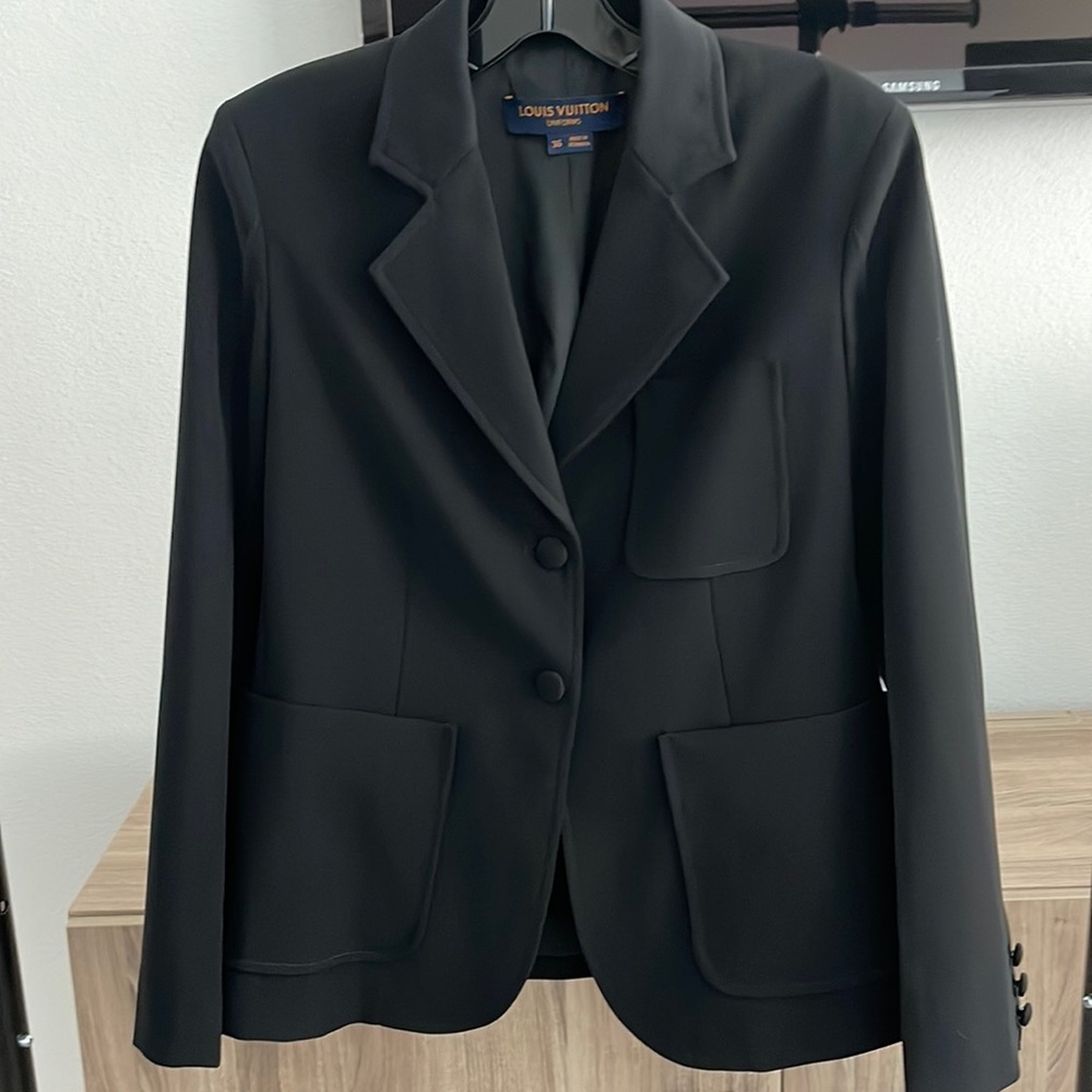 BRAND NEW (never worn with tag) Black Louis Vuitton Uniform Blazer in 36